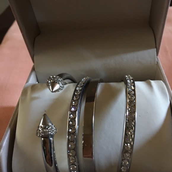 Bracelets - Picture 2 of 2